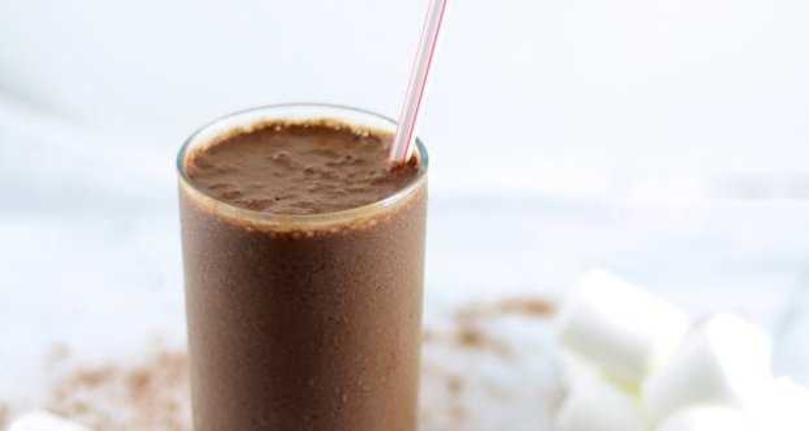 Milk shake de chocolate no liquidificador